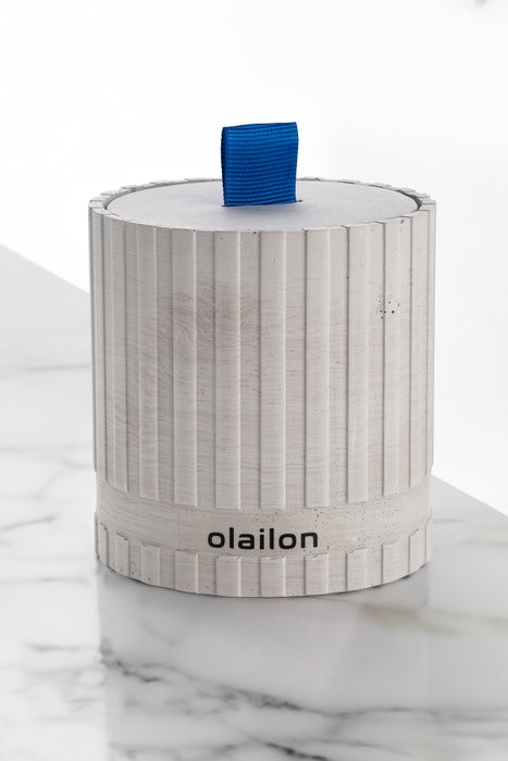 Aberto Design Vela de Hormigón Gris con Cinta Aroma Ámbar